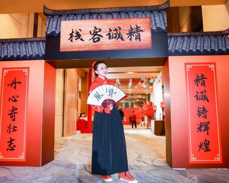 丹心寄壮志，精诚铸辉煌