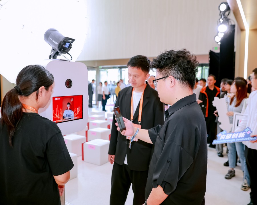 砺心磐启新巅上海杉杉科技临港总部启用仪式